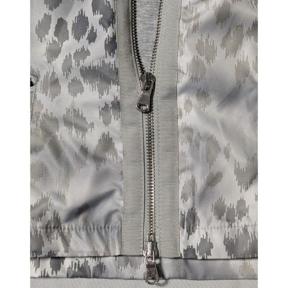 ZENERGY BY CHICO'S Gray Cheetah AOP Lightweight Lined Zip Vest Size 2 (Large 12) - Picture 5 of 16